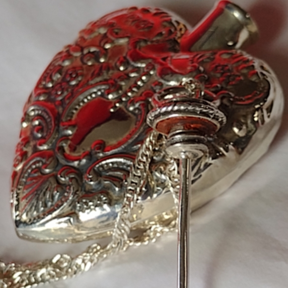 Stupendous Sterling Large Lady's Perfume Heart Fla - Picture 15 of 15